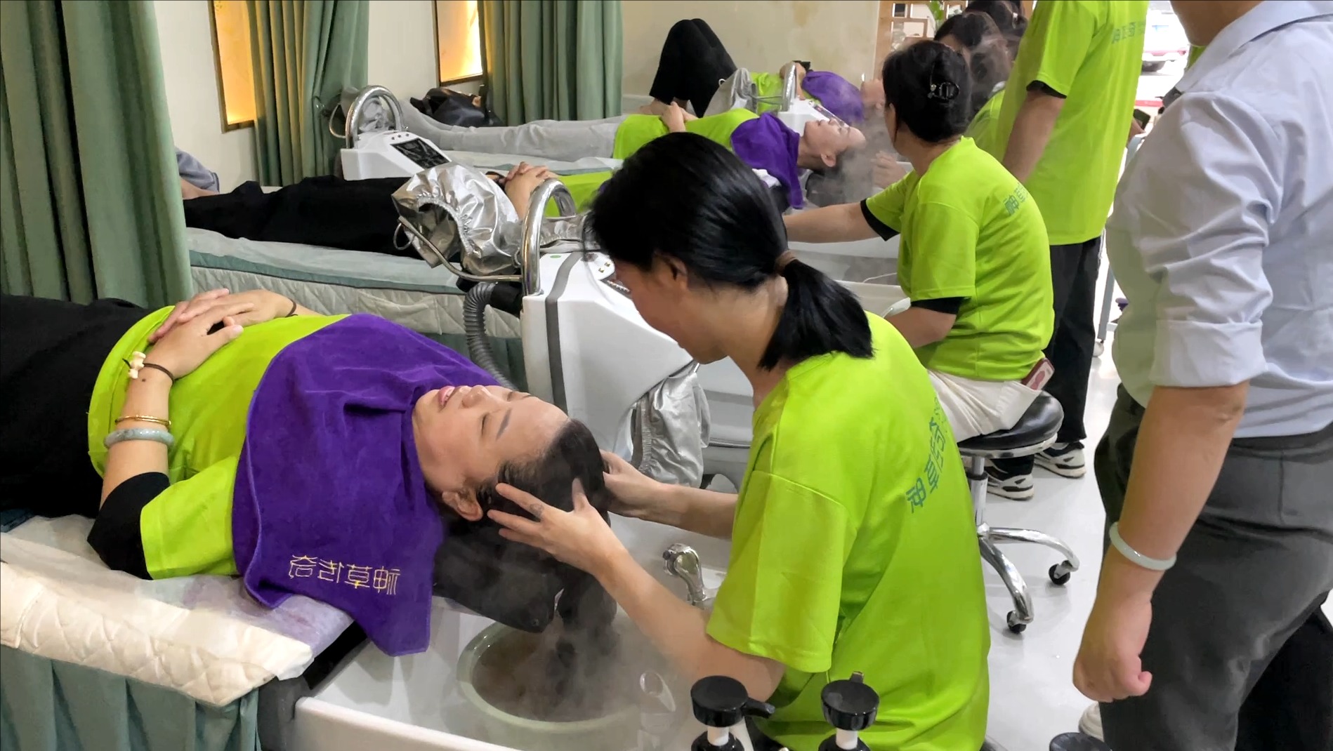 神草传奇养发馆：2025年头疗的功效和作用有哪些？